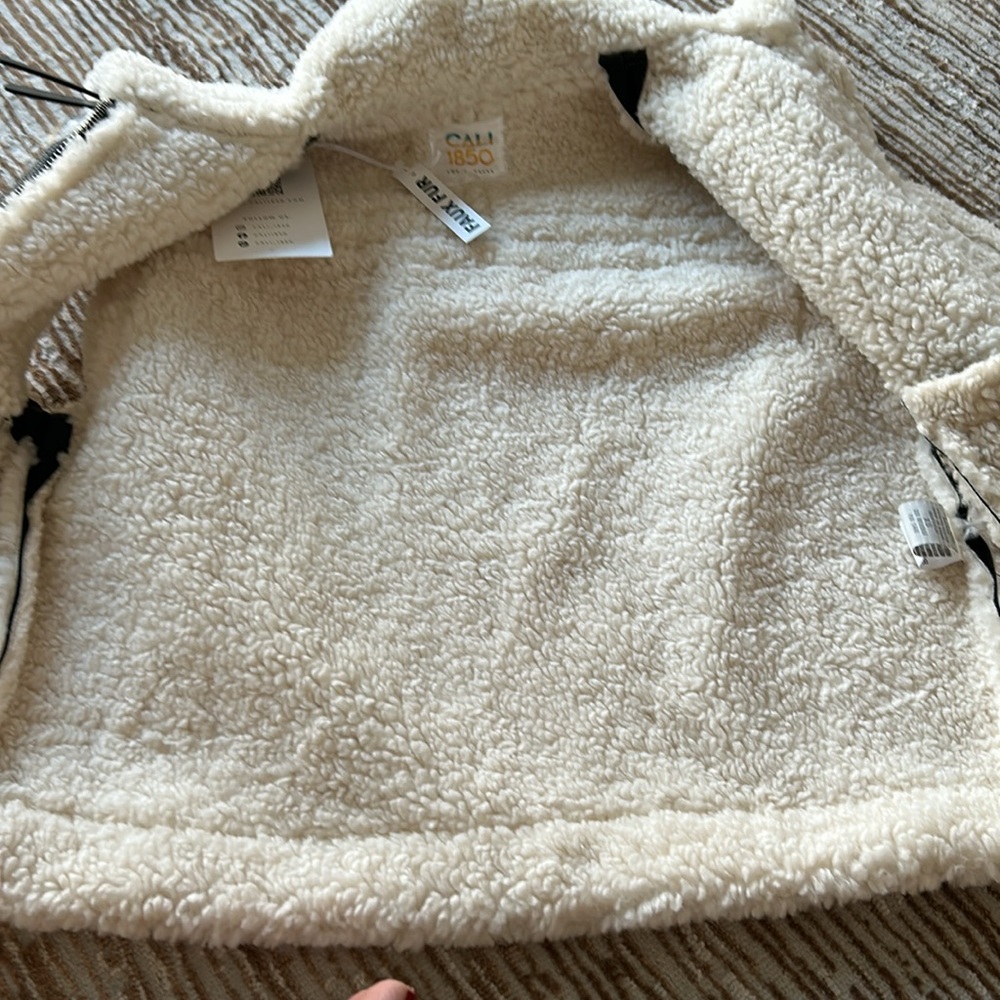 Vest - Picture 7 of 8